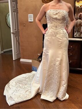 NWT Casablanca Bridal Wedding Dress with Embellished Train